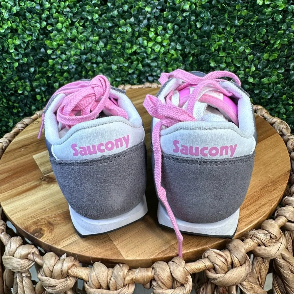 New‎ in box girls Saucony Pink and Gray Kids Sneakers size 2
